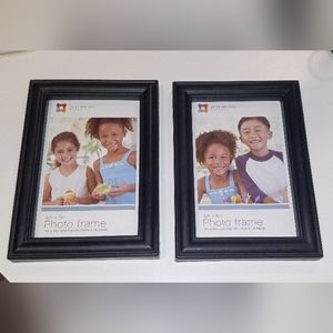 Set of 2 black 4x6 inch frames plastic